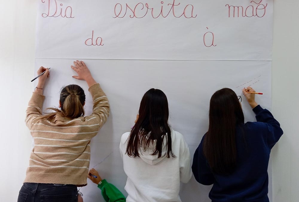 Os alunos do 10.º Ano realizaram uma atividade para celebrarem o “Dia da Escrita à Mão”