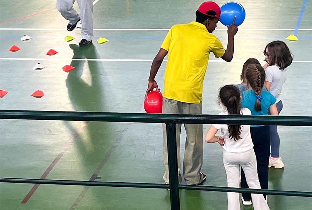 Alunos participaram na dinamização das fases escolares do “Andebol4Kids”